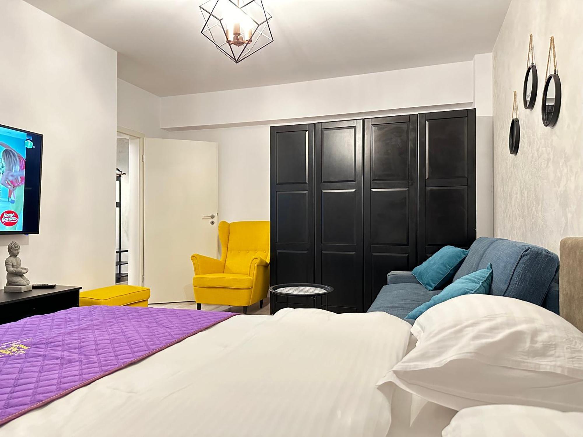 Coresi Mall Area Studios & Apartments By Glam Брашов Экстерьер фото