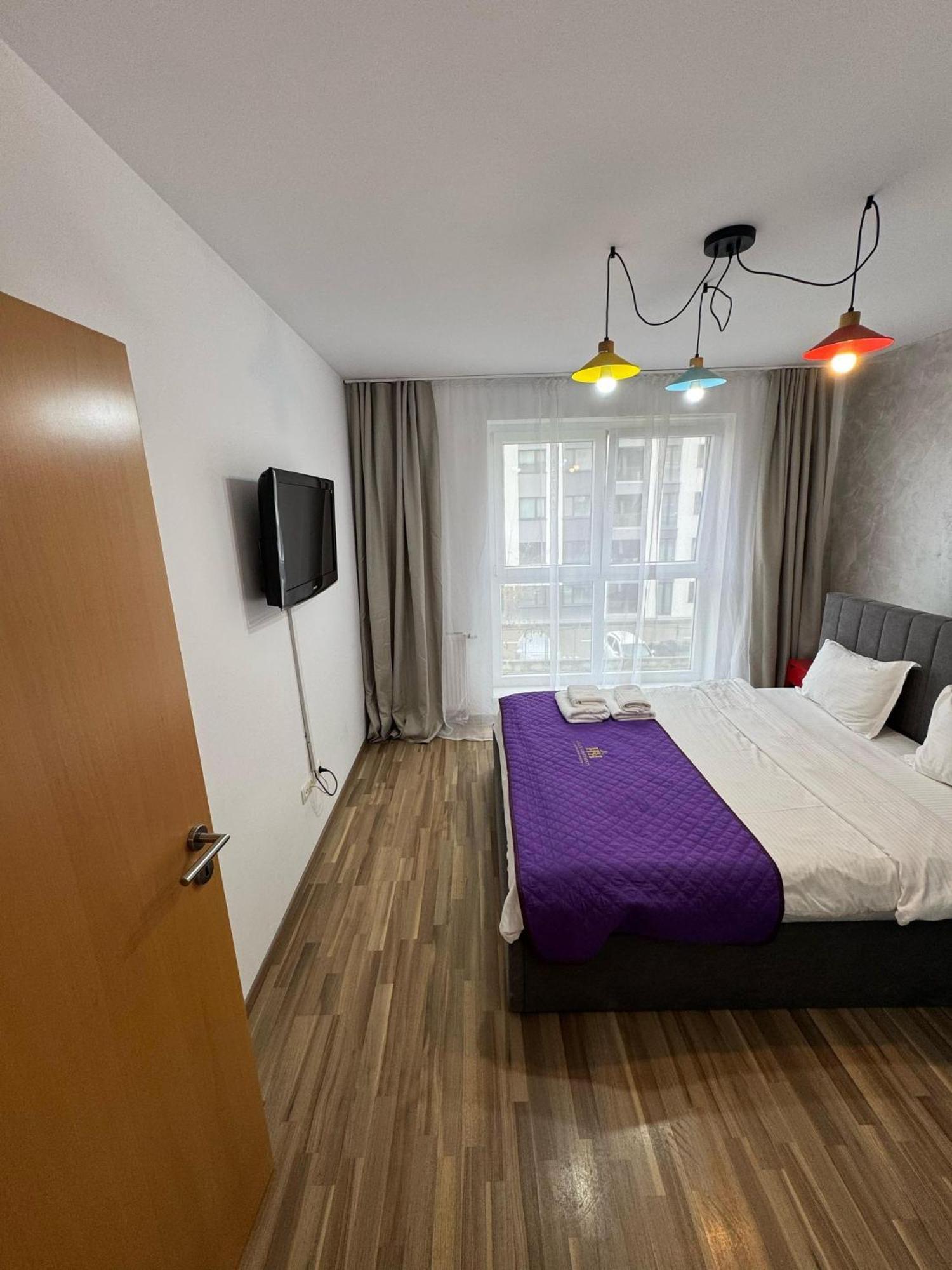 Coresi Mall Area Studios & Apartments By Glam Брашов Экстерьер фото